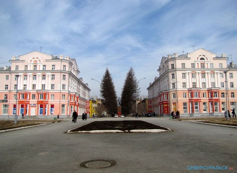 Североуральск свердловская область. Площадь мира Североуральск. Североуральск площадь города. Североуральск центр города. Город Североуральск Свердловской области.