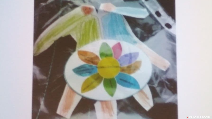 Рисунок первоклассника после «тренинга толерантности» и ромашка "толерантности" / Ольга Аветисян©, ИА Красная Весна